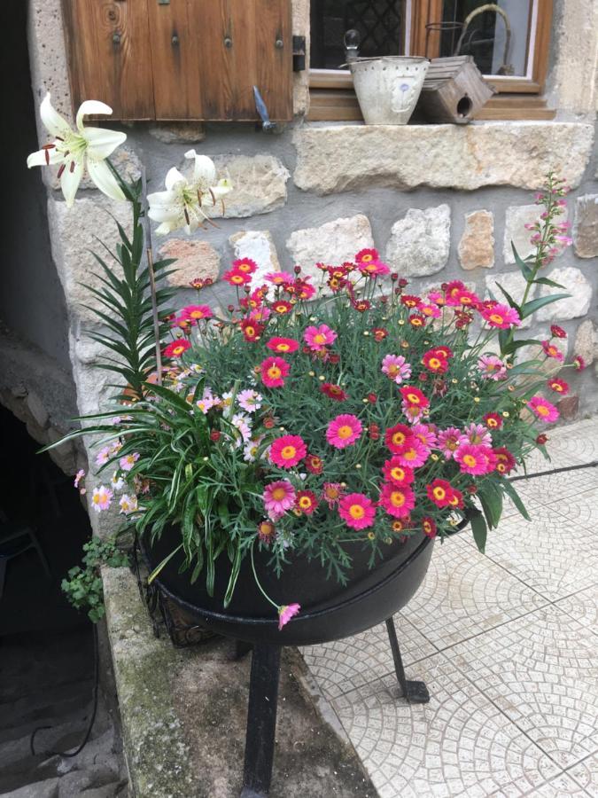 La Mascotte Acomodação com café da manhã Largentière Exterior foto